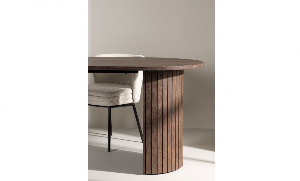 MARGAUX Ovalt Matbord Mocka i gruppen Matplats / Bord / Matbord hos SoffaDirekt.se (61102-125)