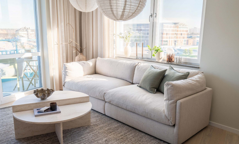 TRIBECA 4-sitssoffa Beige i gruppen Vardagsrum / Soffor / 4-sits soffor hos SoffaDirekt.se (6112-TRIB4S-HO4)
