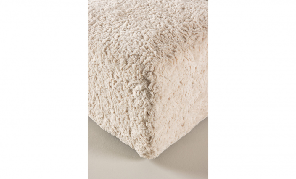 NAIMA Puff 50x50 Beige i gruppen Vardagsrum / Ftljer / Sittpuffar hos SoffaDirekt.se (61230-102)