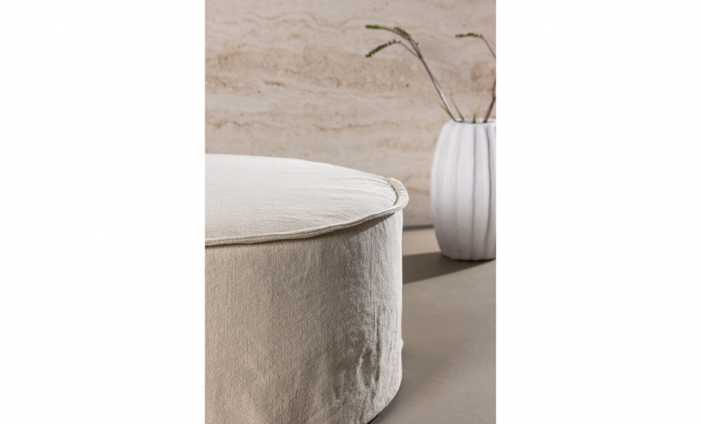 UNNI Puff D101 Beige i gruppen Vardagsrum / Ftljer / Sittpuffar hos SoffaDirekt.se (61795-256)