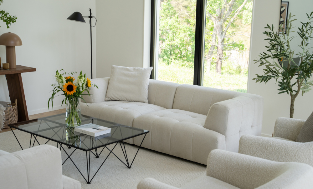 COCO 3-sitssoffa Offwhite i gruppen Vardagsrum / Soffor / 3-sits soffor hos SoffaDirekt.se (656-COC-3S-FM130)