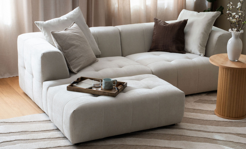 COCO Fotpall Offwhite i gruppen Vardagsrum / Soffor / Fotpallar hos SoffaDirekt.se (656-COC-FS-FM130)