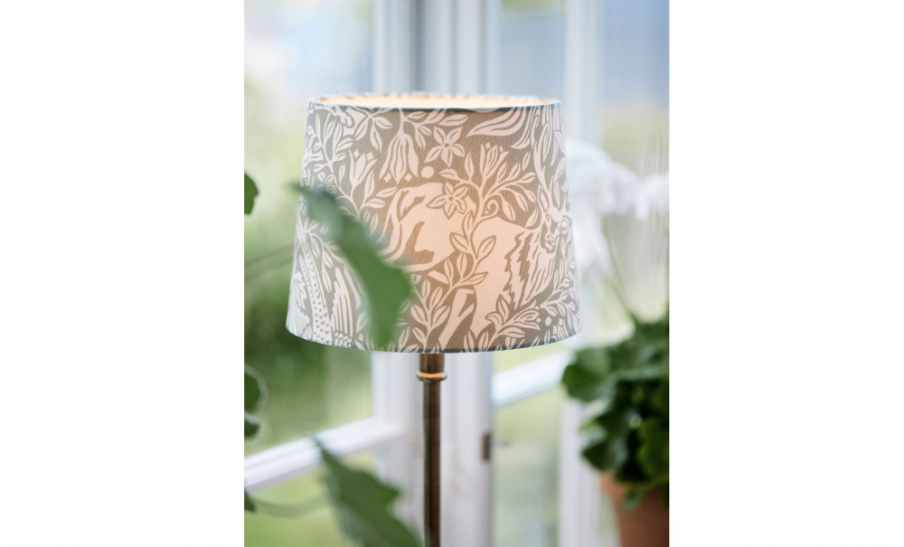 LIAM Bordslampa Grgrn i gruppen Belysning / Lampor / Bordslampor hos SoffaDirekt.se (71002-2046)