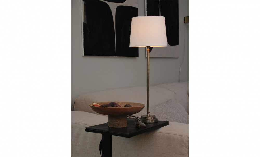 KENT Bordslampa Vit i gruppen Belysning / Lampor / Bordslampor hos SoffaDirekt.se (71011-420FR01)