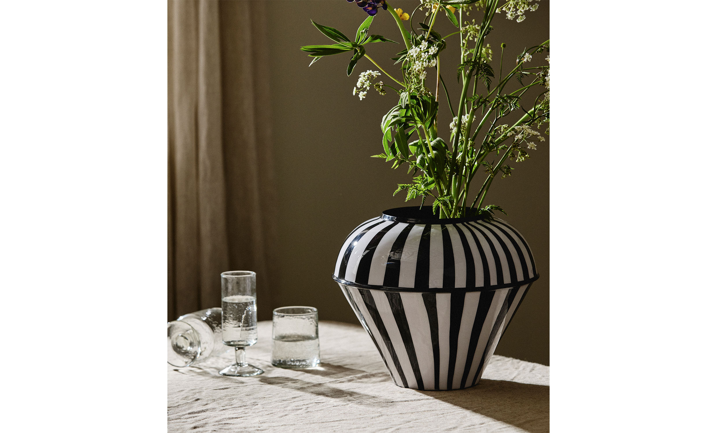 SIPURA Vas Svart/Vit