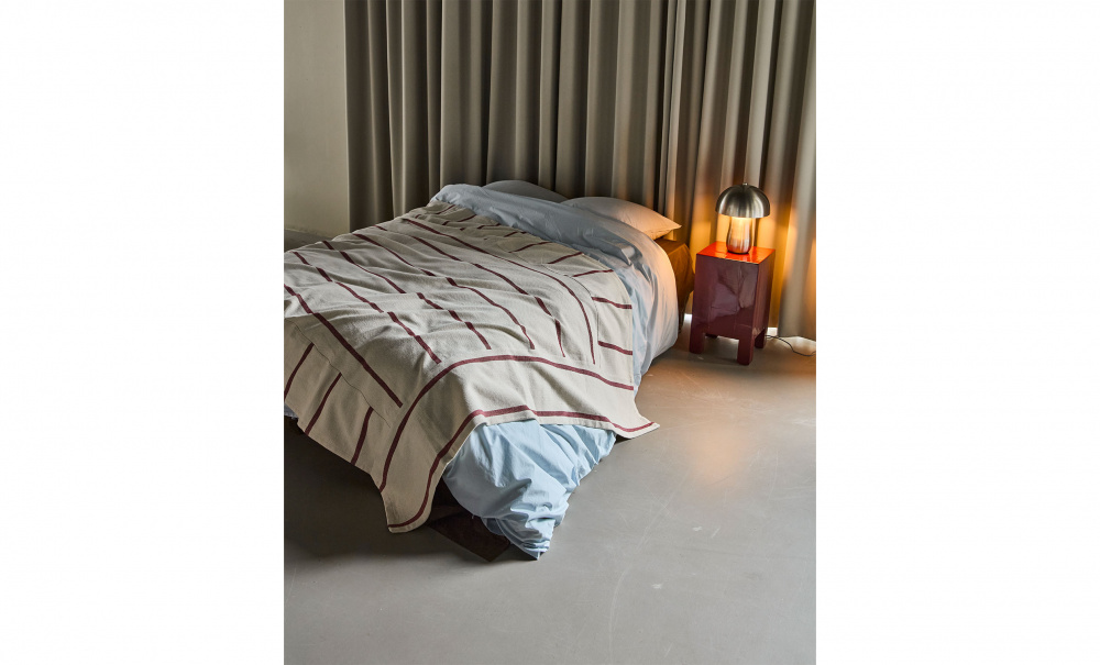 Bild nr 2 (NULA �verkast Enkel Offwhite/M�rkr�d)