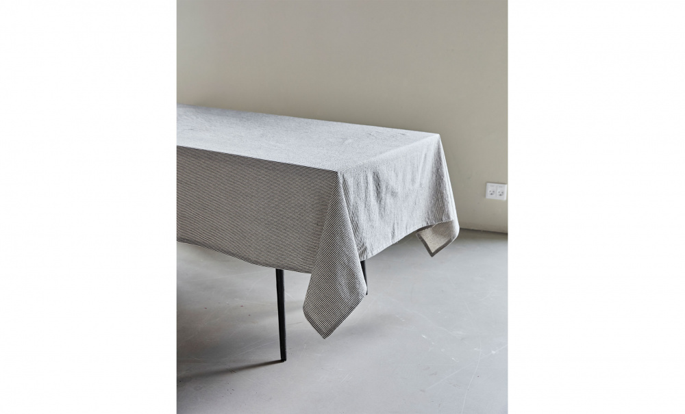 Bild nr 2 (BLOCK Duk 150x260 Sand/Svart)