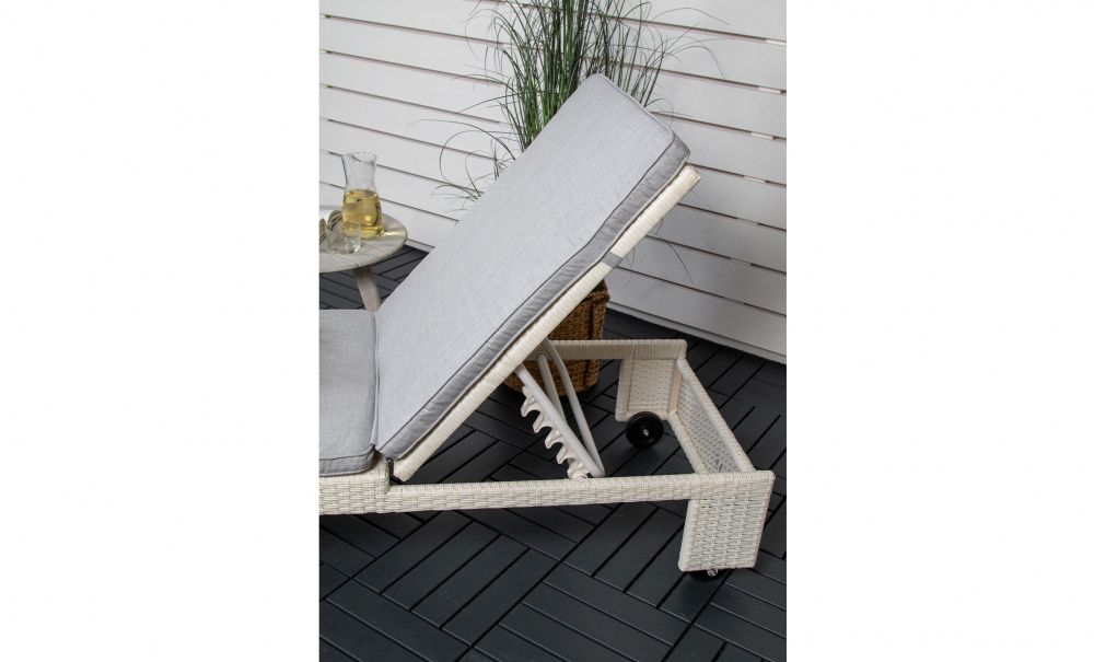 ISLA Solstol Vit/Gr i gruppen Utembler / Sittmbler / Solstolar hos SoffaDirekt.se (9262-010)