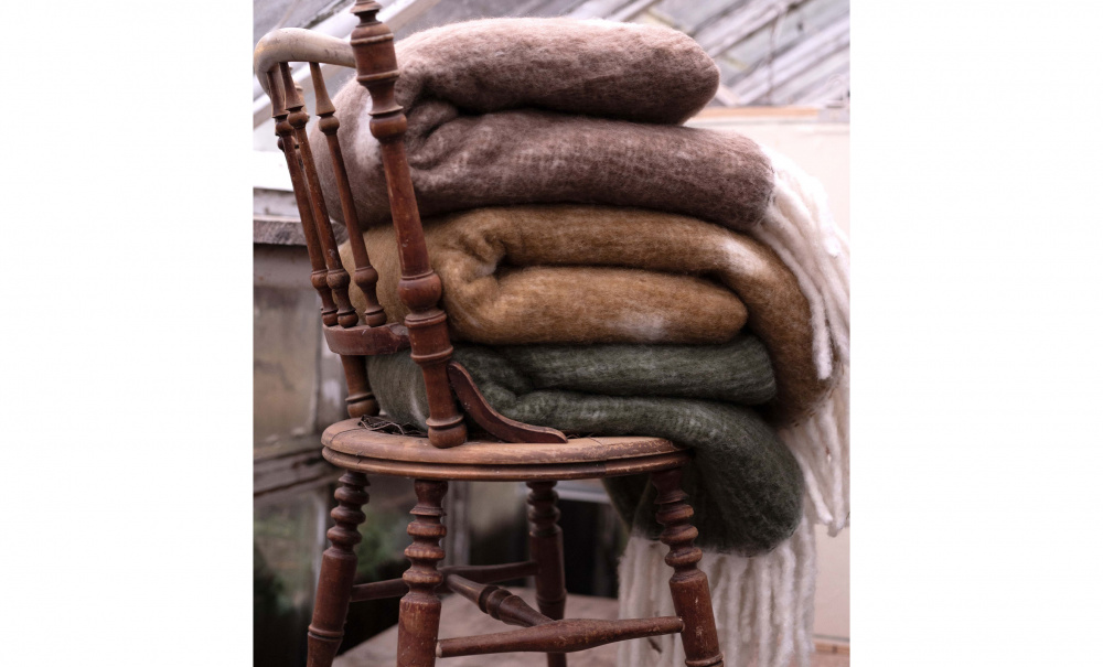 DOLLY Pld Brun/Vit i gruppen Mattor & Textil / Pldar hos SoffaDirekt.se (99028)