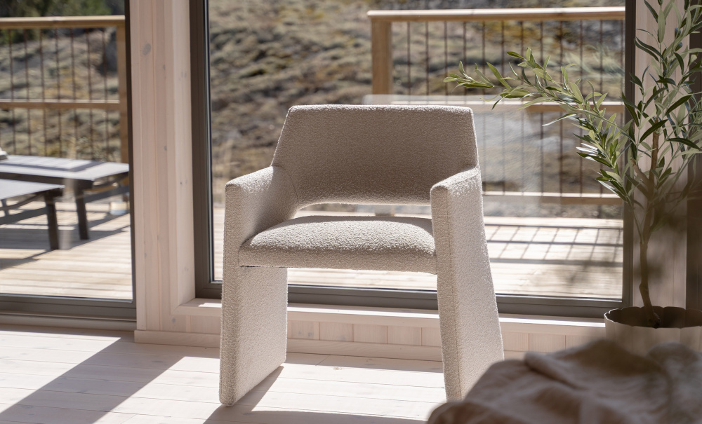 HAILY Stol Boucl Offwhite i gruppen Matplats / Sittmbler / Stolar hos SoffaDirekt.se (BH-A464-A2635-2A)