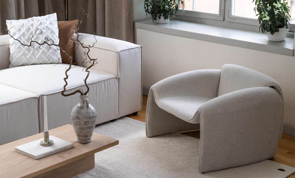 BOOGI Loungestol Boucl Offwhite i gruppen Sovrum / Sovrumsmbler / Sittmbler hos SoffaDirekt.se (BH-A467-A2635-2A)