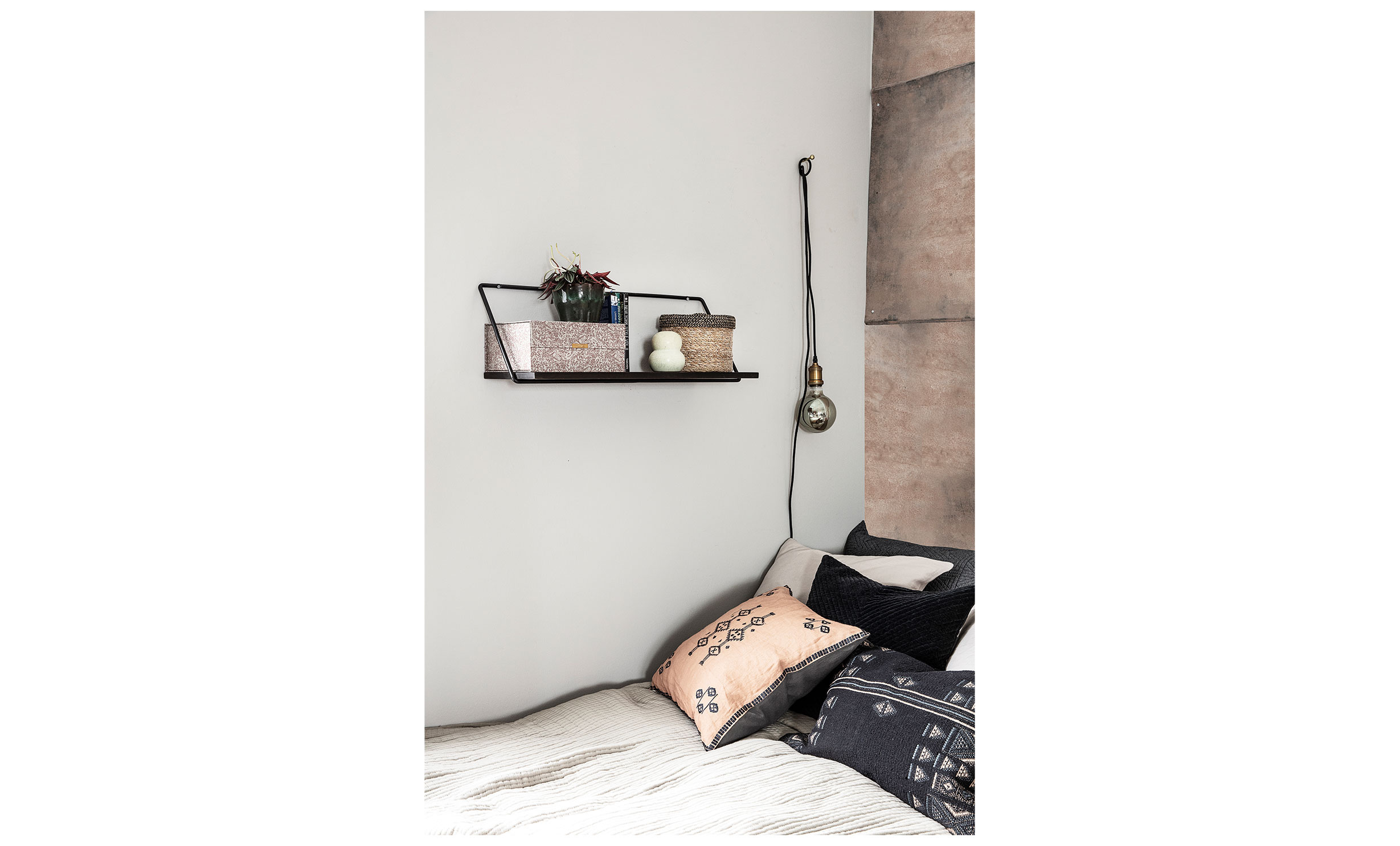WIRED Hylla Svart Liten