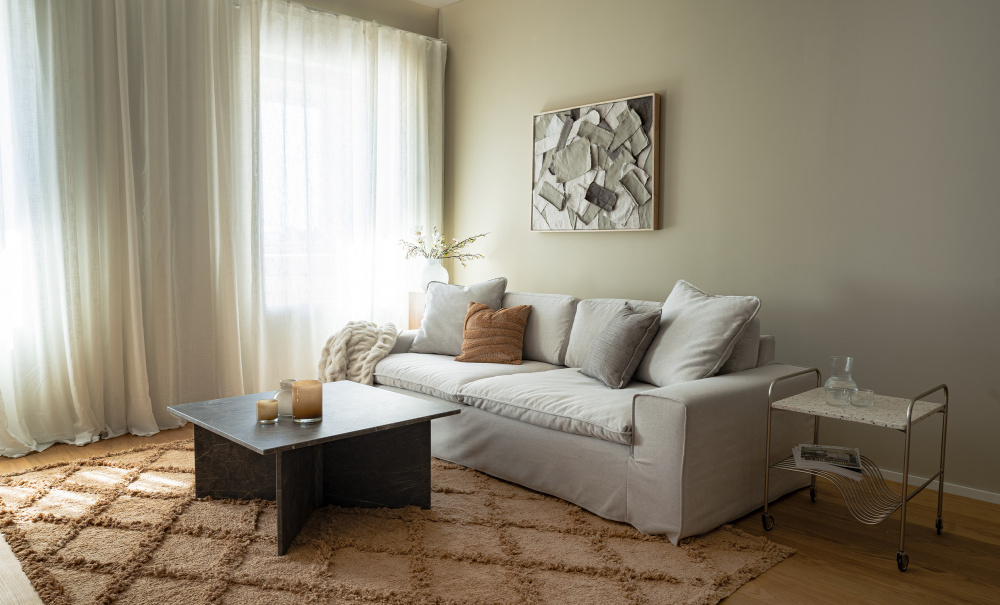 DOVER Grand Deluxe 4-sitssoffa Greige i gruppen Vardagsrum / Soffor / 4-sits soffor hos SoffaDirekt.se (DO4SNAGR)