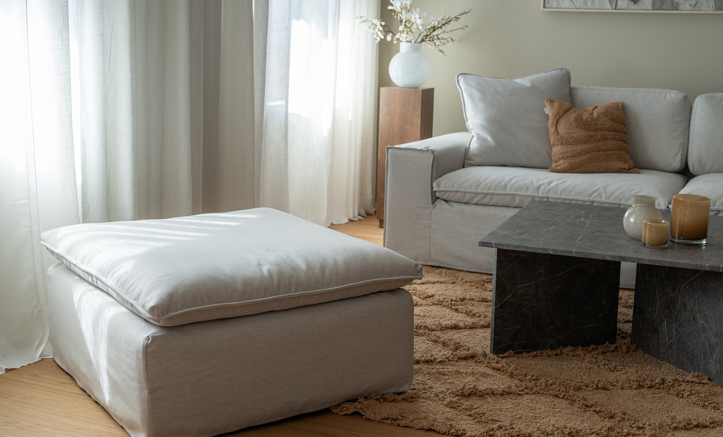 DOVER Grand Deluxe Fotpall Greige