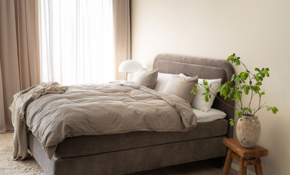 ELIE Kontinentalsng 180 Mullvad i gruppen Sovrum / Sngar / Sngar 180 hos SoffaDirekt.se (ELIE-BED180-CON8)