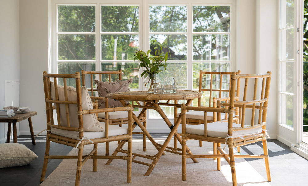 FUJI Matgrupp 4 Stolar i gruppen Matplats / Bord / Matgrupper / Matgrupp 4 stolar hos SoffaDirekt.se (FUTABLE100-CHAIR4)