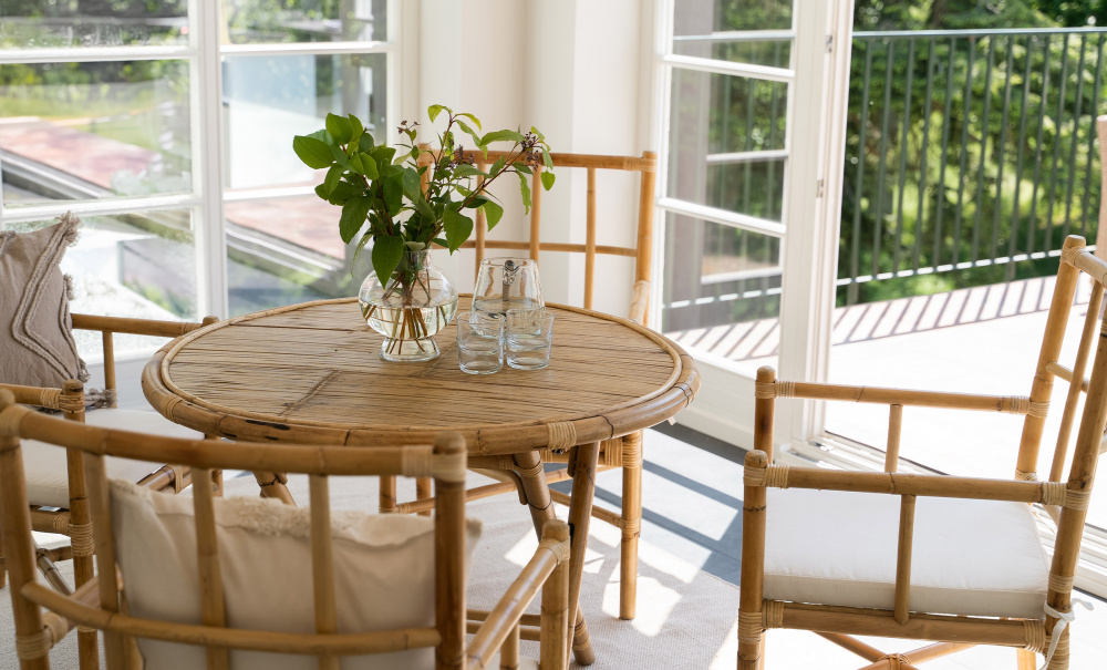 FUJI Matgrupp 4 Stolar i gruppen Matplats / Bord / Matgrupper / Matgrupp 4 stolar hos SoffaDirekt.se (FUTABLE100-CHAIR4)