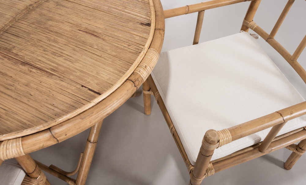 FUJI Matgrupp 4 Stolar i gruppen Matplats / Bord / Matgrupper / Matgrupp 4 stolar hos SoffaDirekt.se (FUTABLE100-CHAIR4)