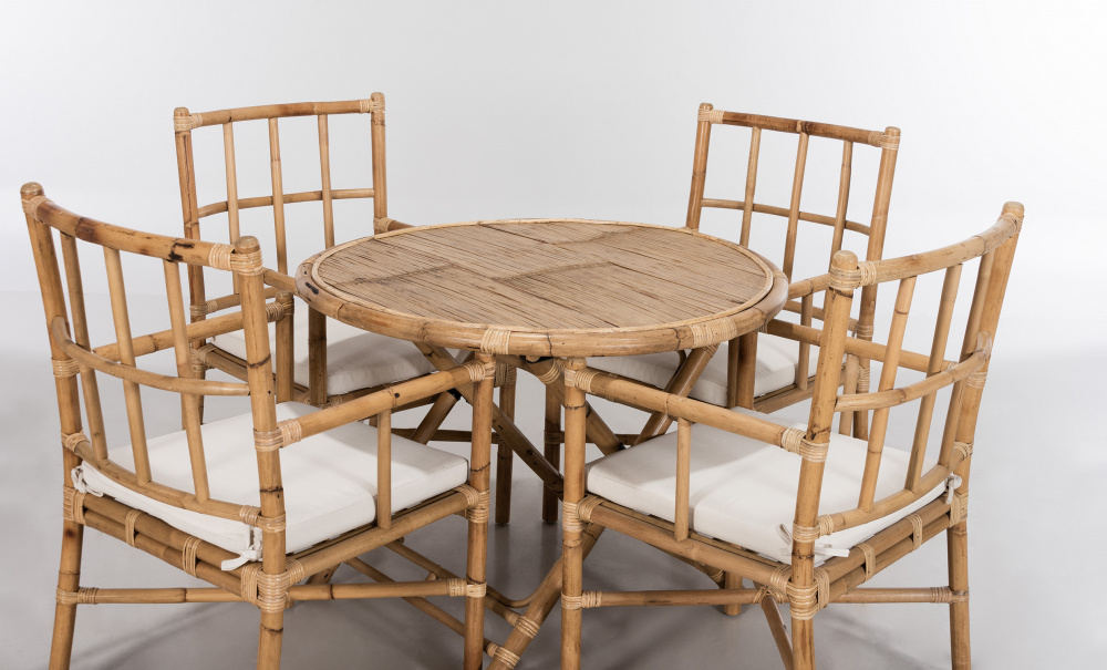 FUJI Matgrupp 4 Stolar i gruppen Matplats / Bord / Matgrupper / Matgrupp 4 stolar hos SoffaDirekt.se (FUTABLE100-CHAIR4)