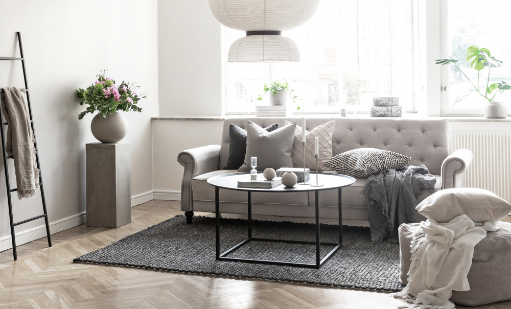 LEEDS Bddsoffa Chesterfield Ljusgr i gruppen Vardagsrum / Soffor / Bddsoffor hos SoffaDirekt.se (LAB-172N8-NM-28)