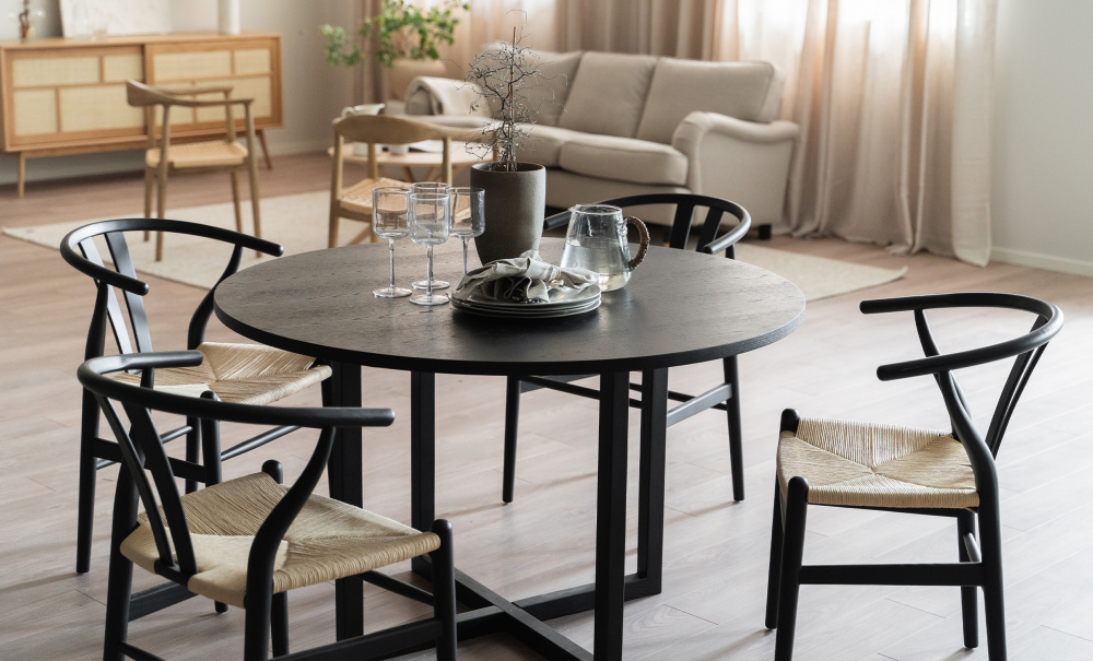 SELINE Matbord Svart i gruppen Matplats / Bord / Matbord hos SoffaDirekt.se (OL-2086DT-A-BLACK)