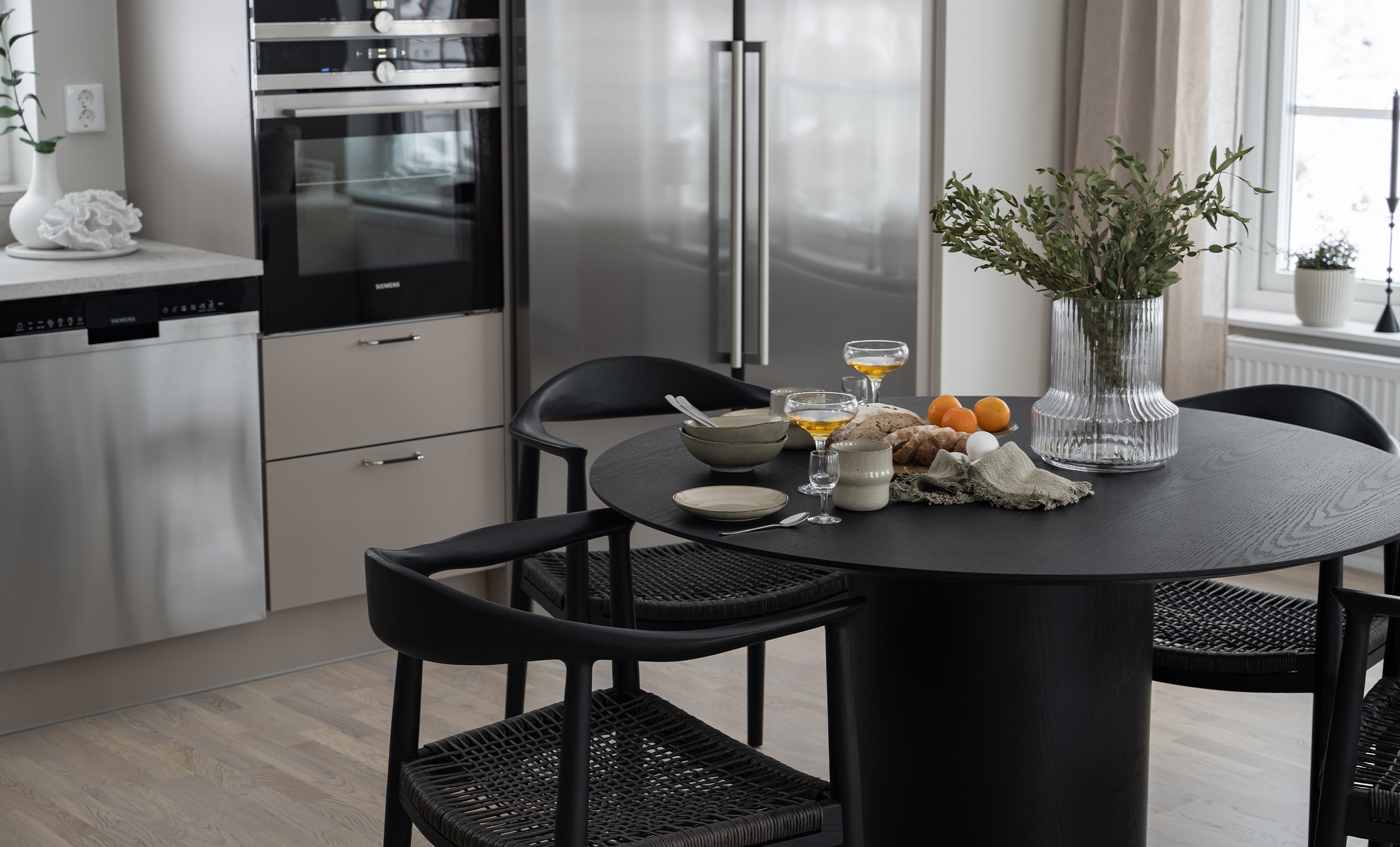 RIBERA Matbord Svart 120