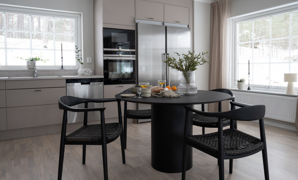 RIBERA Matbord Svart 120 i gruppen Matplats / Bord / Matbord hos SoffaDirekt.se (OL-2093DT-A-BL)