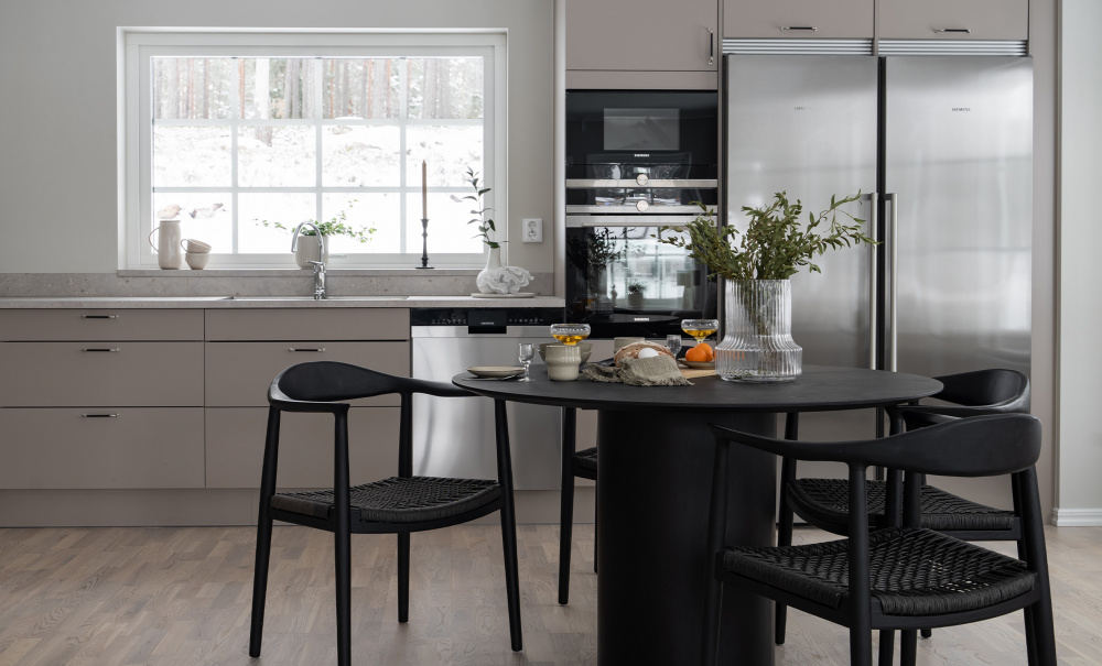 RIBERA Matbord Svart 120 i gruppen Matplats / Bord / Matbord hos SoffaDirekt.se (OL-2093DT-A-BL)