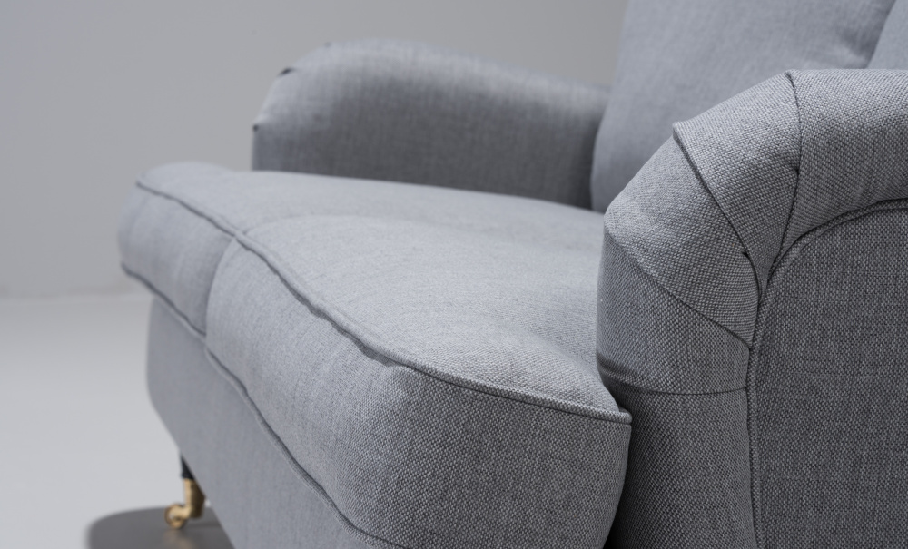 SKAGEN 2-sits Howardsoffa Ljusgr i gruppen Vardagsrum / Soffor / 2-sits soffor hos SoffaDirekt.se (SKA2SIN91)