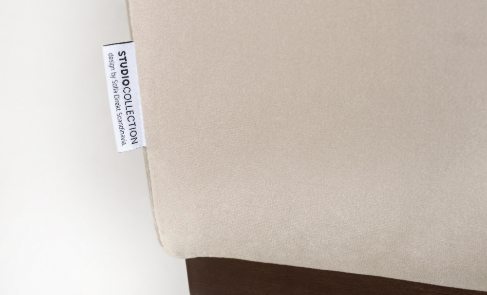 STOCKHOLM Divansoffa Hger Velvet Edition Mrkgr i gruppen Vardagsrum / Soffor / Divansoffor hos SoffaDirekt.se (ST3DRI96)