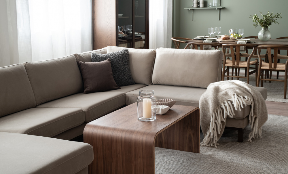 STOCKHOLM U-soffa Hger Velvet Edition Greige i gruppen Vardagsrum / Soffor / U-Soffor hos SoffaDirekt.se (STD3ASA02)