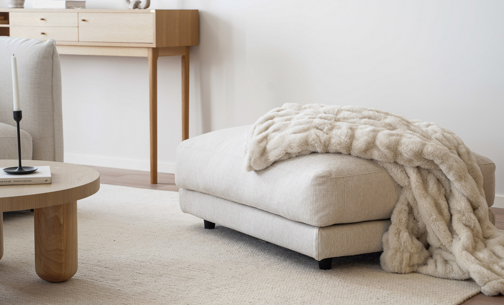 BROKLYN Fotpall Offwhite i gruppen Vardagsrum / Soffor / Fotpallar hos SoffaDirekt.se (Y1728AFS-SD546-01)